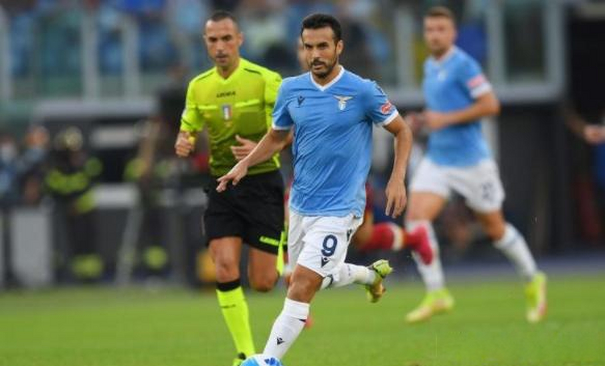 爱游戏体育官网-冲刺阶段荷甲传出新动向,拉齐奥伤情更新,管理层表态——底气十足,轮换策略成焦点