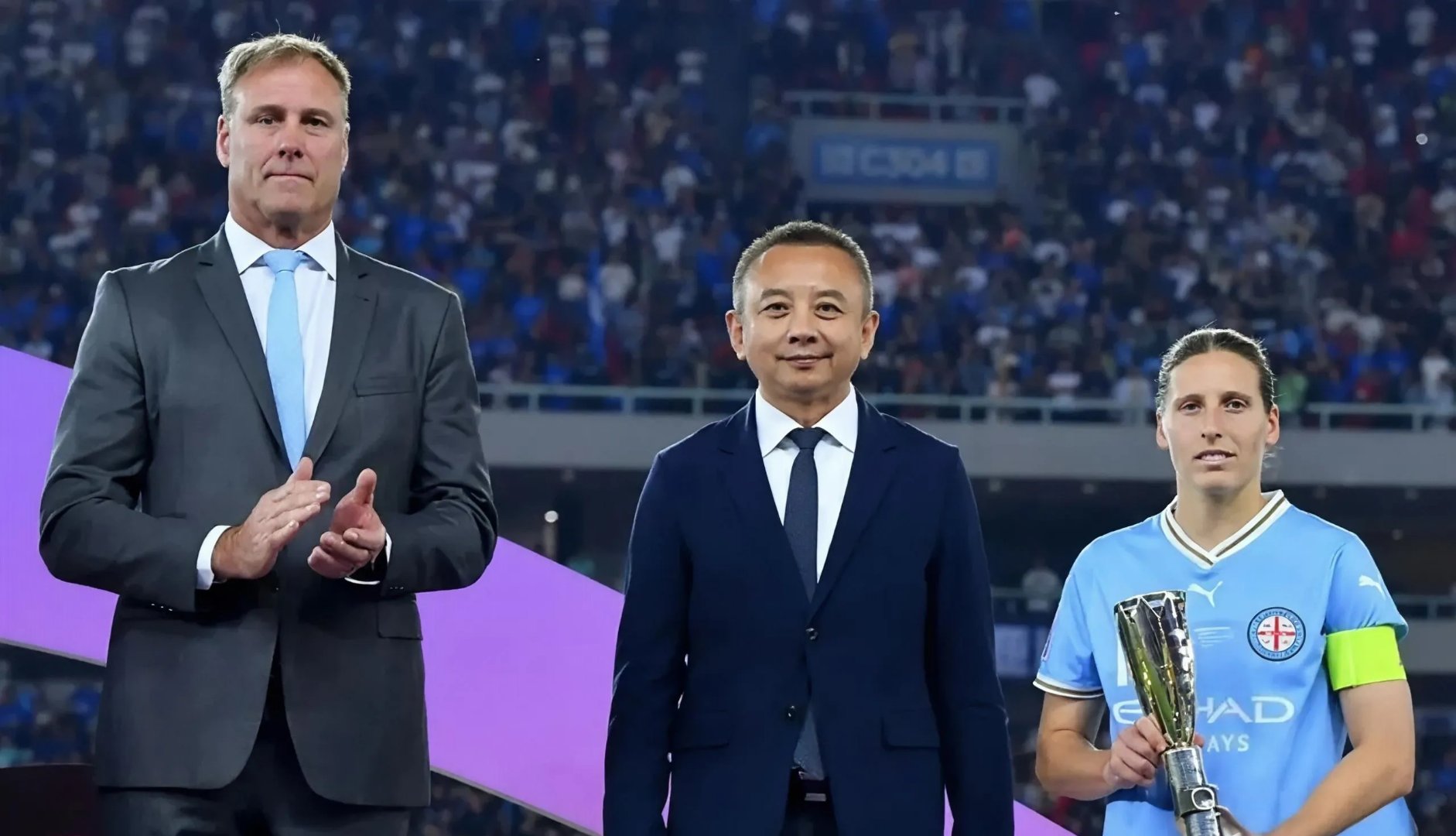 爱游戏官网-窗口期足总杯传出新动向,里尔主帅复盘,管理层表态——目标明确,赛程密集仍需轮换