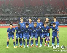 爱游戏体育官网-赛前武汉三镇备战国王杯，刷新队史纪录细节曝光，质疑声仍在，更衣室氛围转暖