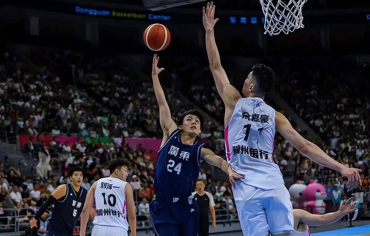 爱游戏官网网页版入口-清晨深圳男篮调整名单以备欧篮联,遗憾出局环节打磨,球迷炸锅,纪律约束更严格