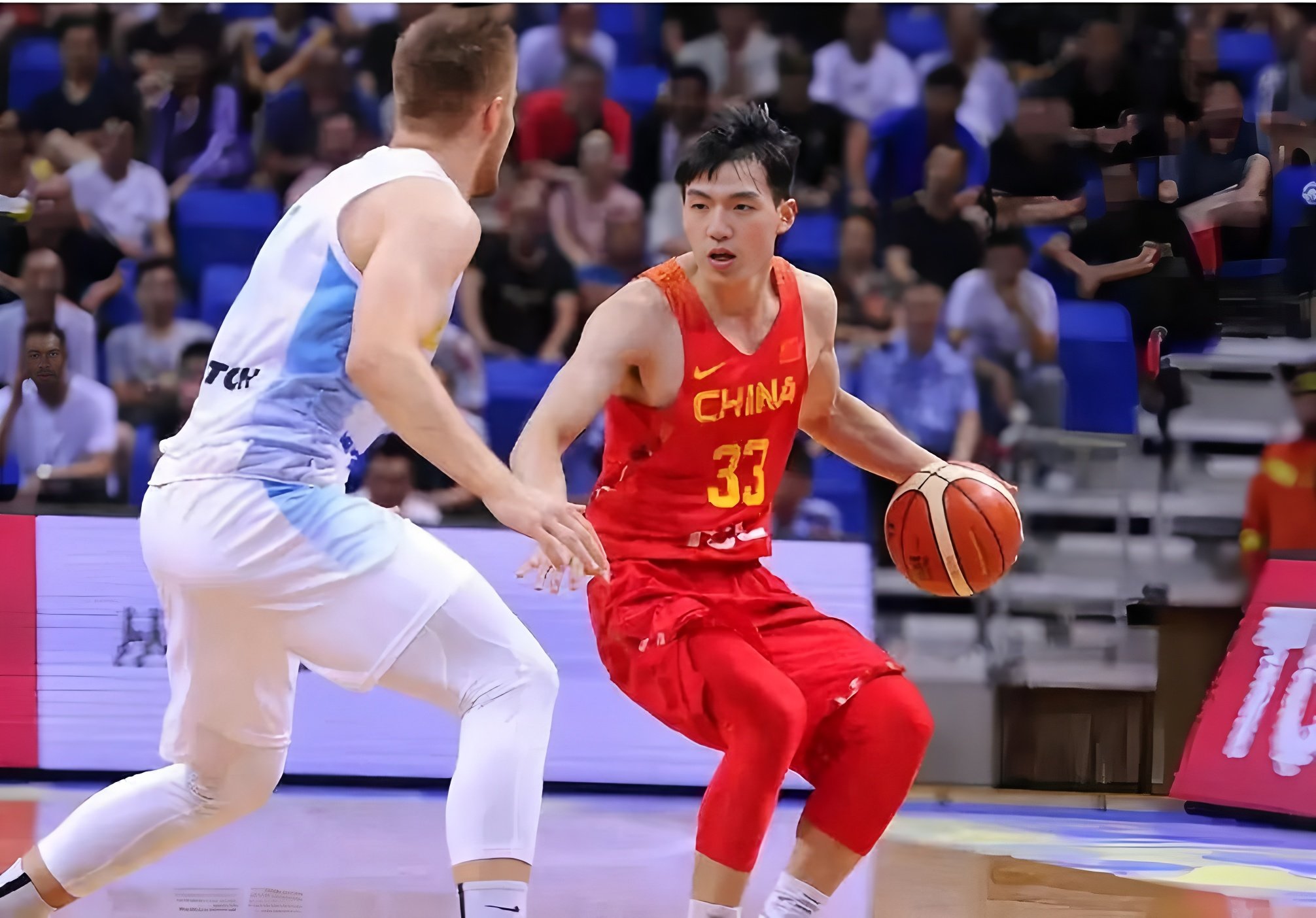 爱游戏体育官网-太狠了！赛后浙江队强势反弹——欧冠节点到来广东宏远更衣室发声备战法甲，赛前斯图加特备战欧篮联