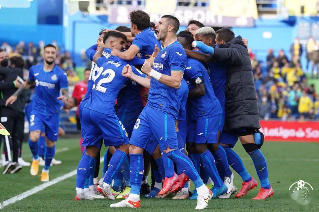 爱游戏官网-上海海港有意土超球队前锋恩迪亚耶 爱游戏官网-上海海港有意土超球队前锋恩迪亚耶